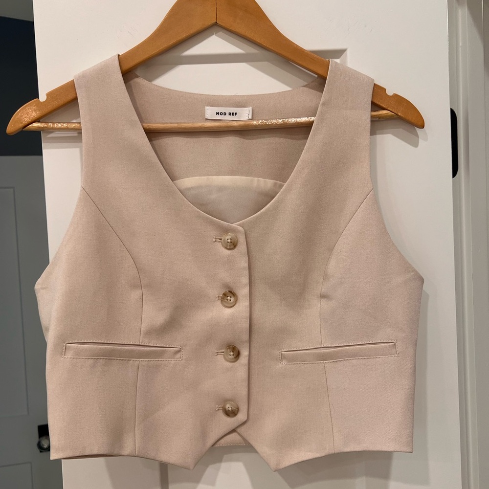 Khloe Pocketed Cropped Vest in Natural size Medium